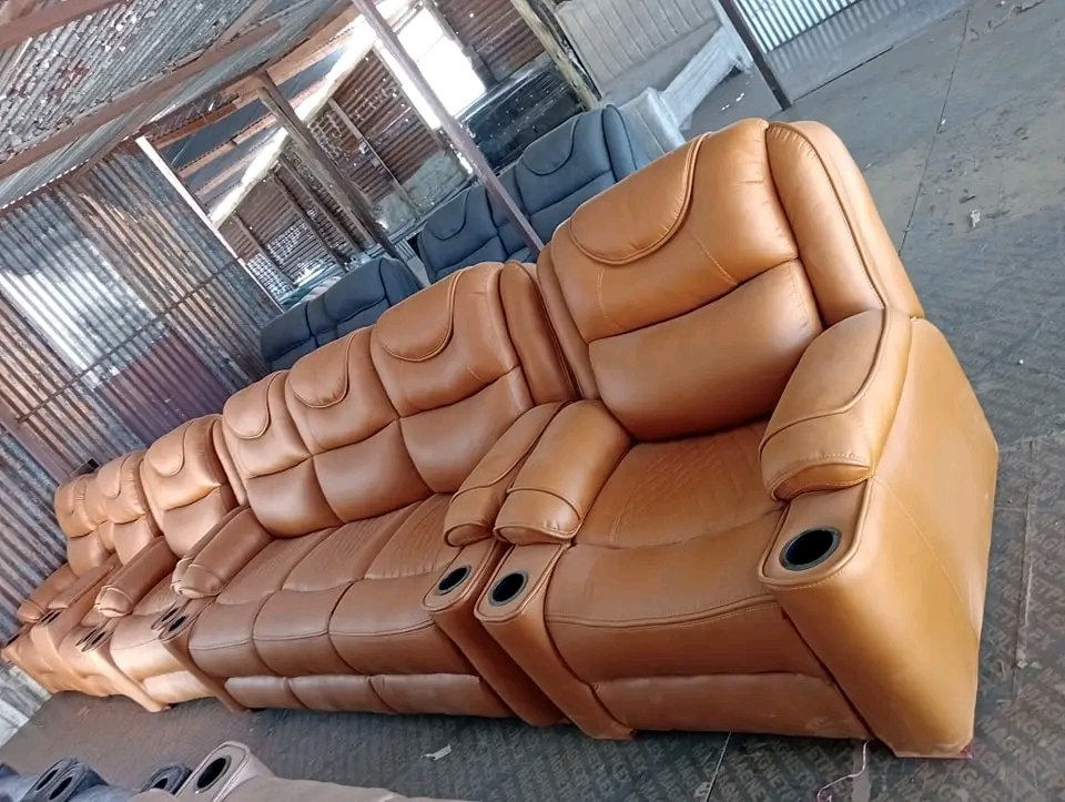 Chesterfield Sofa (3-Seater) - Image 2